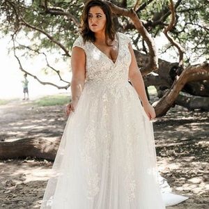 Wedding dress from Hebos. Size 28 white, never worn
